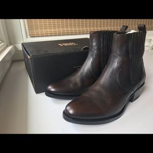 Frye Diana Chelsea in Cognac